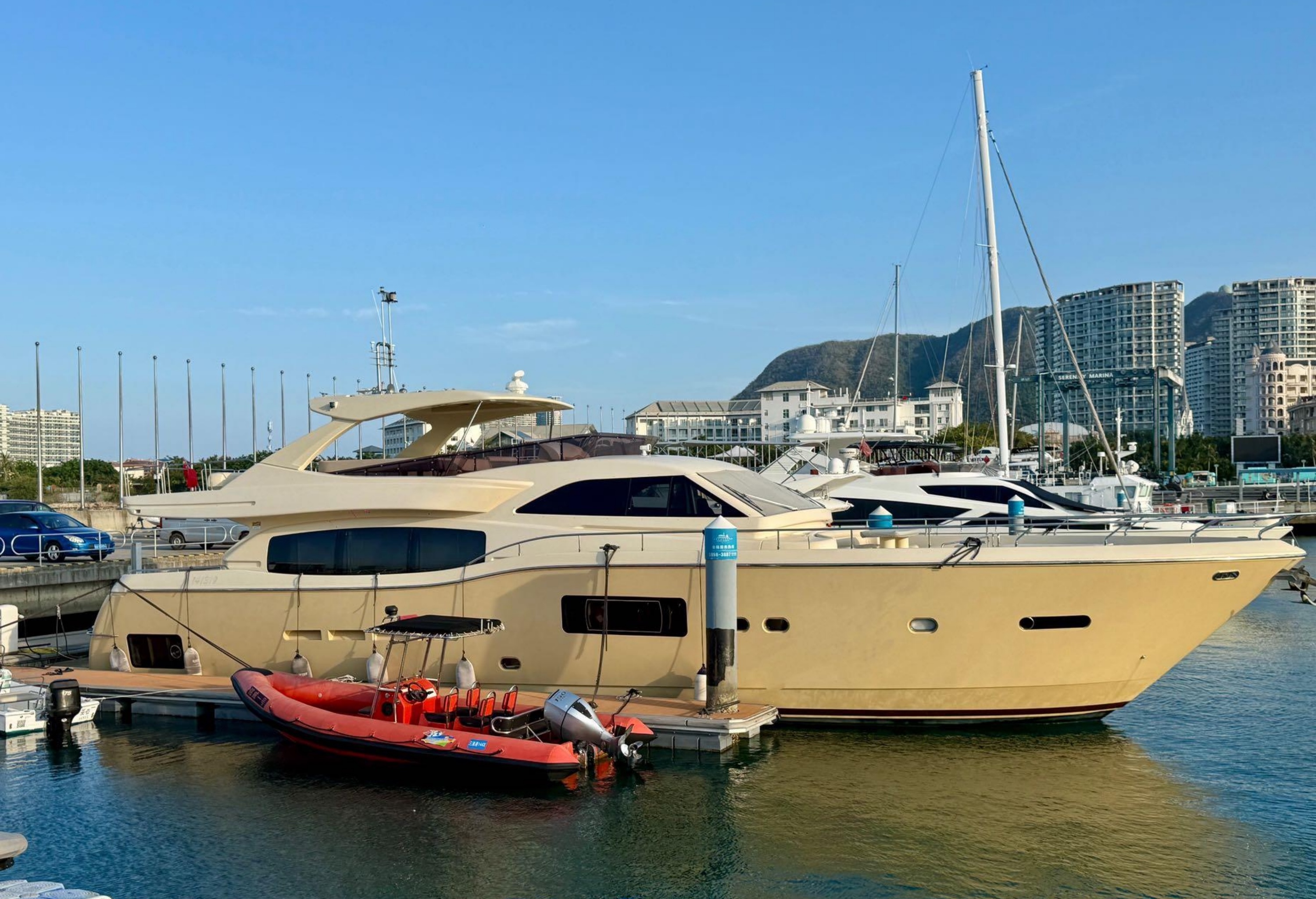 Ferretti Yachts 840 for sale